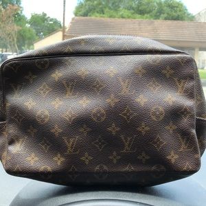 💥FINAL DROP💥 Authentic LV Trousse 28 makeup bag